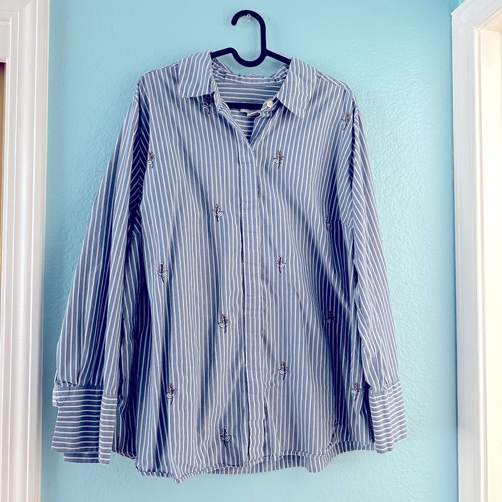Ava and Vic blue button down with flowers size 2x
